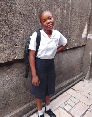 Gabriella en uniforme, rentrée en première humanités commerciale