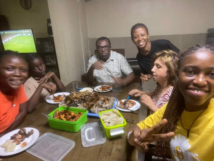Repas partagé au centre d’hébergement MONIELO à Kinshasa